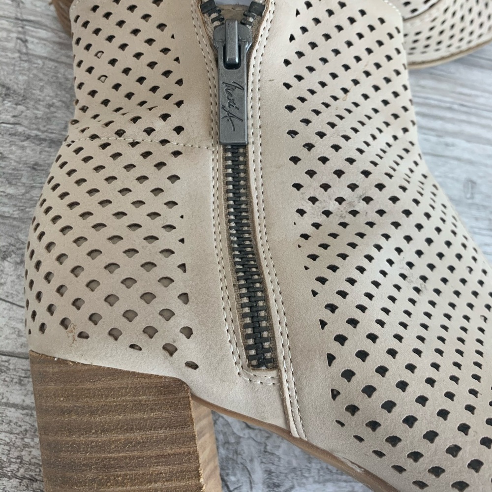 Cream Perforated Block Heel - Picture 4 of 4